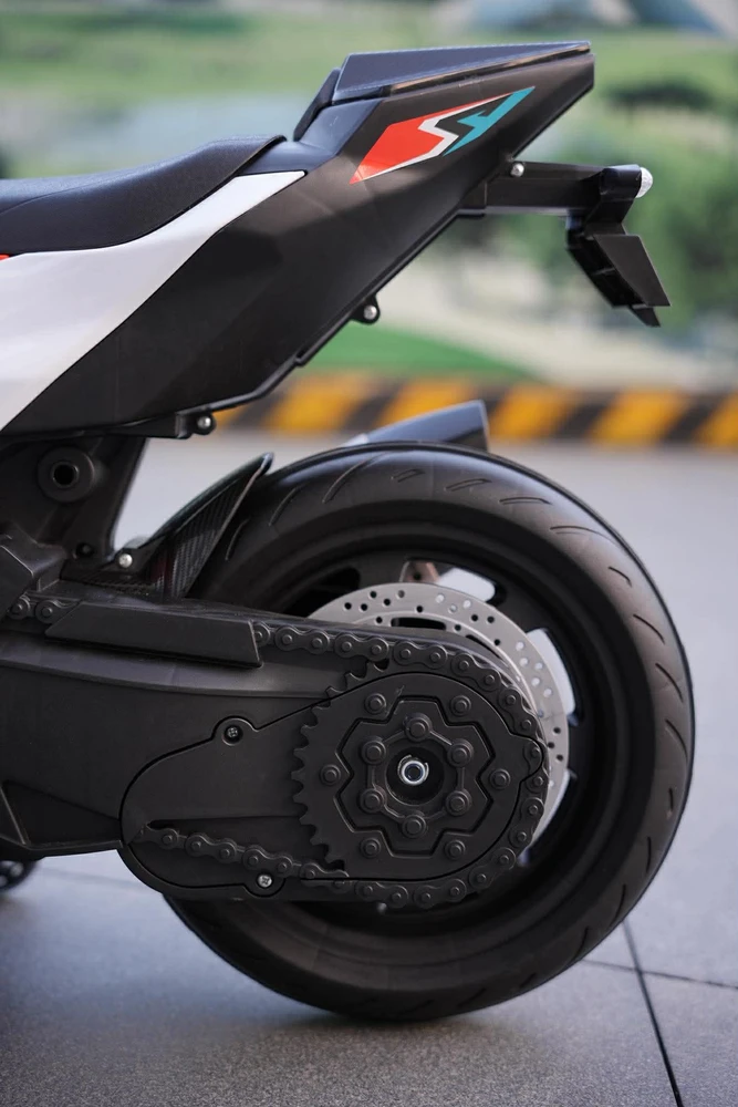 אופנוע סופרמוטו חשמלי לילדים - KTM - קיי.טי.אם דיוק 1290 12V