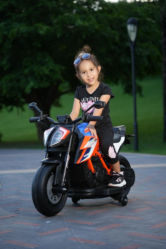 אופנוע סופרמוטו חשמלי לילדים - KTM - קיי.טי.אם דיוק 1290 12V